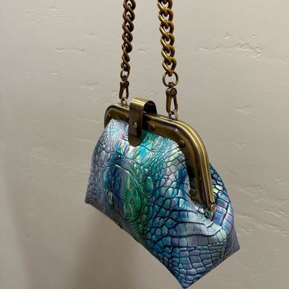 Iridescent Croc-Embossed Leather Handmade Retro Push Lock Multi Use Handbag - Picture 15 of 17